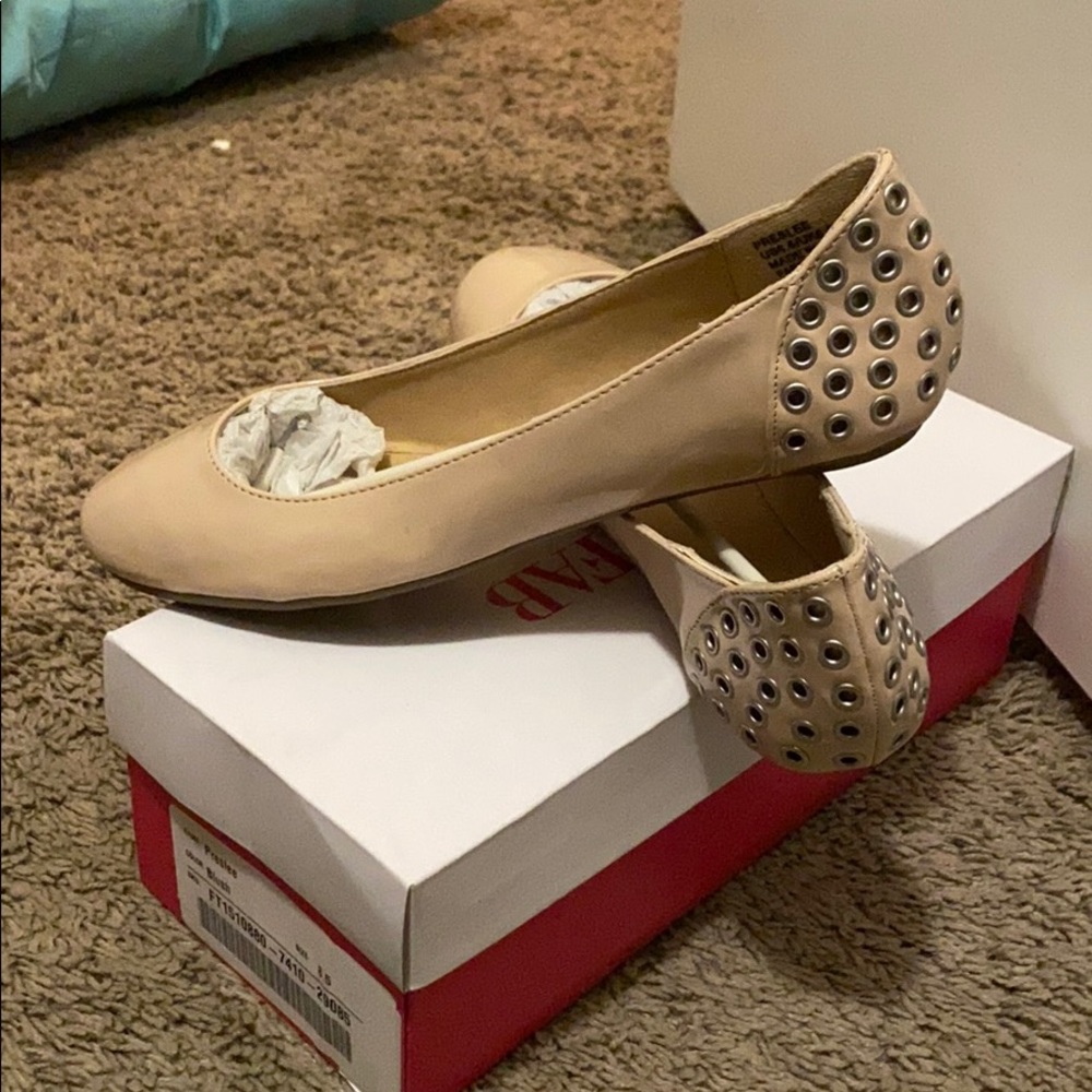 Ballet Flats with Grommet Heel Embellishments - Picture 3 of 6